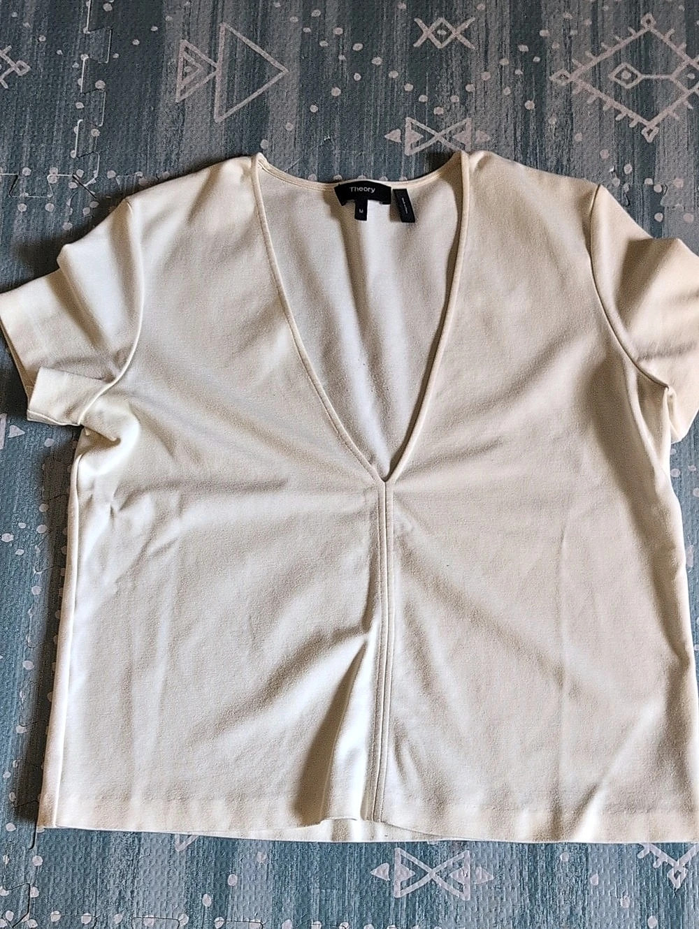 Theory Short Sleeve V-Neck Top in White Like New